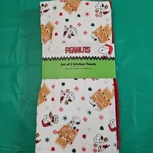 Peanuts Christmas Kitchen Towels Set - White and Red 3 Piece Set